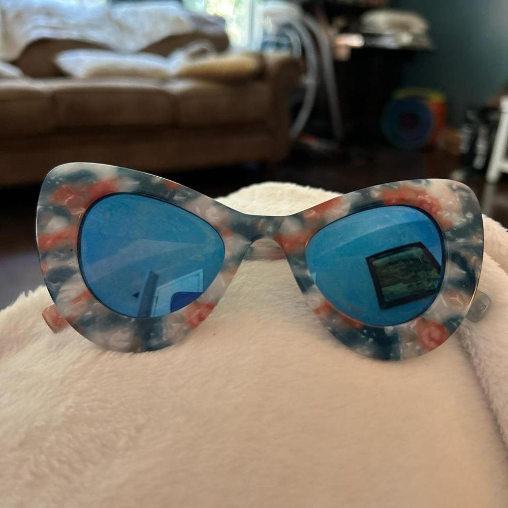 Statement Blue Marble Cat Eye Sunglasses. Excellent Condition.‎